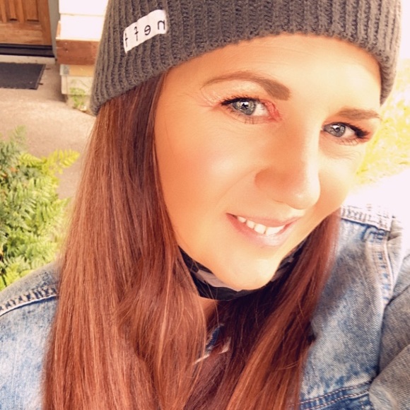 Meet your Posher, Lisa - Picture 3 of 7